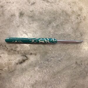 Teal and White 4mm Crochet Hook